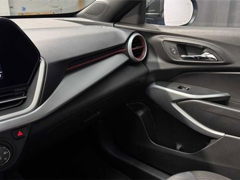 Used 2024 Chevrolet Trax RS w/ Driver Confidence Package image 29