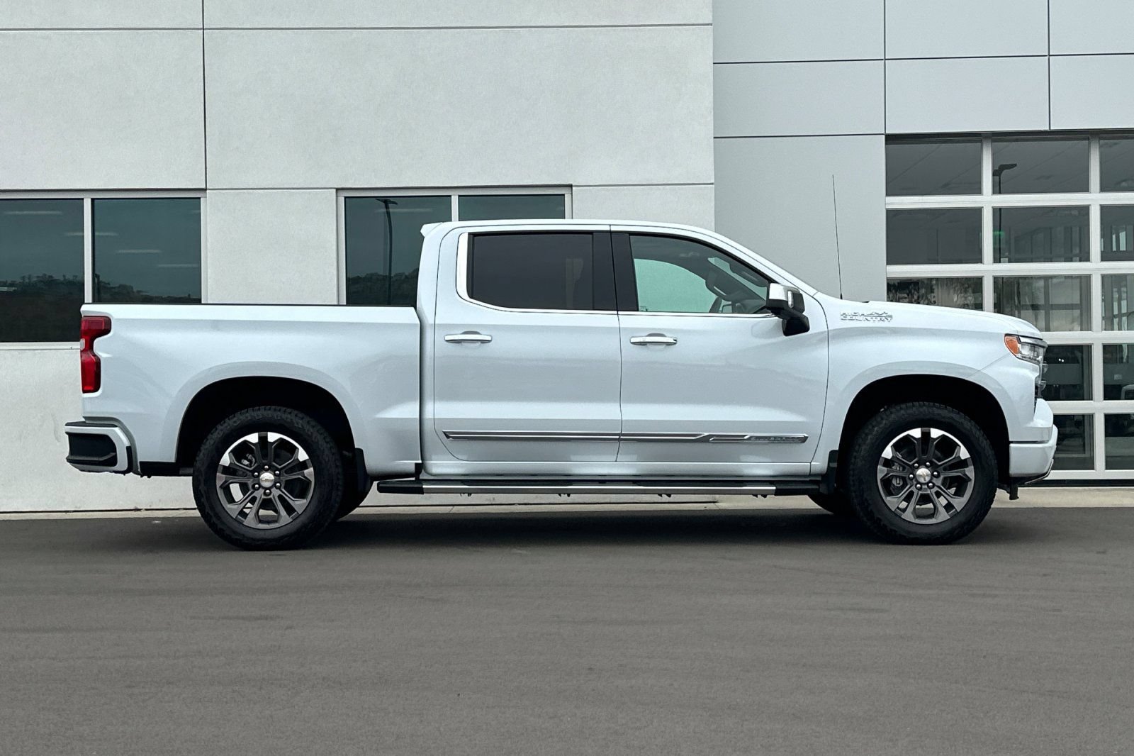 New 2026 Chevrolet Silverado 1500 High Country AWD/4WD image 3