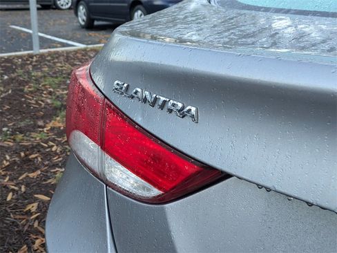 Used 2011 Hyundai Elantra GLS w/ Preferred Equipment Pkg 3 image 7