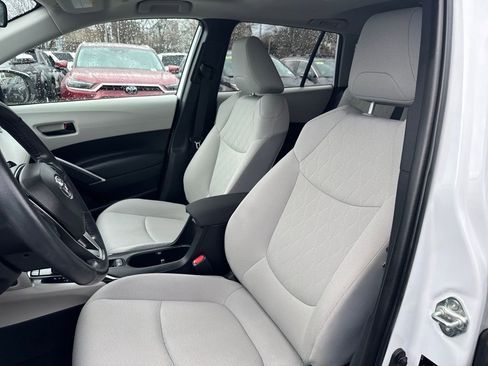 Used 2023 Toyota Corolla Cross LE w/ Moonroof Package image 15