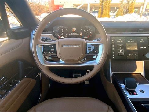 Used 2025 Land Rover Range Rover SE image 5