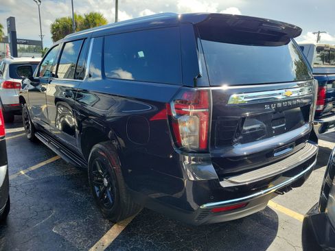Used 2023 Chevrolet Suburban LT RWD image 4