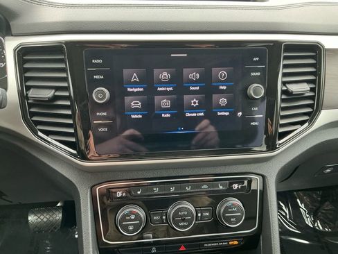 Used 2023 Volkswagen Atlas SE w/ Panoramic Sunroof Package image 19