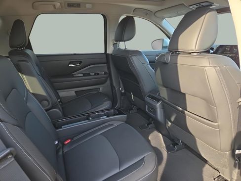 Used 2024 Nissan Pathfinder SL w/ SL Premium Package image 18