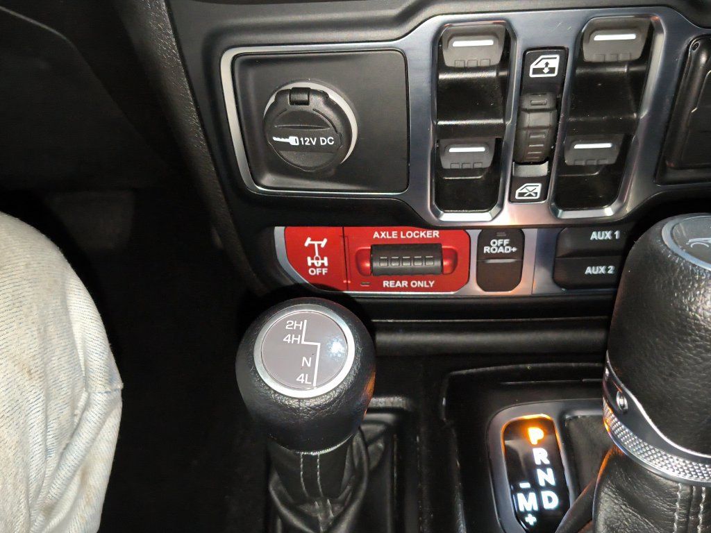 Used 2024 Jeep Gladiator Mojave w/ Technology Group AWD/4WD image 25