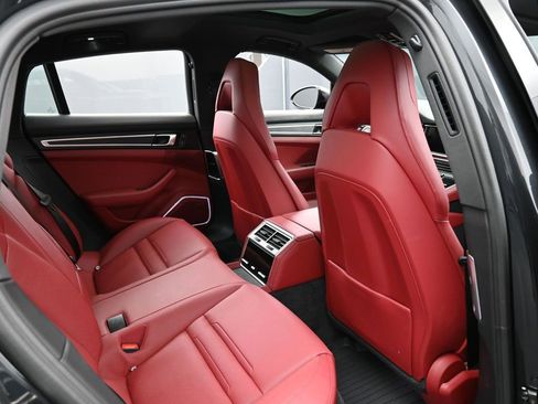 Certified 2023 Porsche Panamera 4 Platinum Edition image 29
