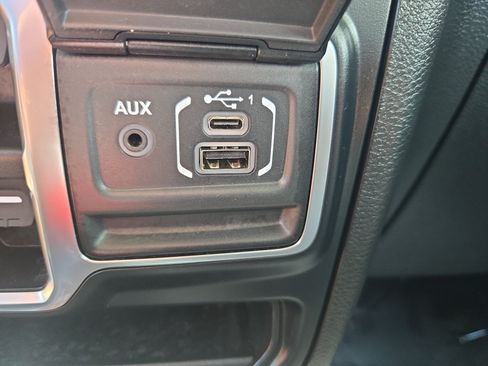 Used 2023 Jeep Gladiator Sport AWD/4WD image 20