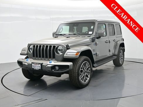 Used 2022 Jeep Wrangler Unlimited Sahara image 2