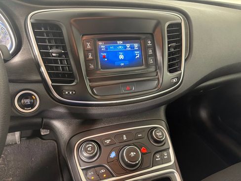 Used 2016 Chrysler 200 Limited FWD image 12