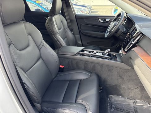 Used 2023 Volvo XC60 T8 Ultimate w/ Climate Package image 27