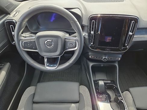 Used 2023 Volvo XC40 Recharge Core AWD/4WD image 18