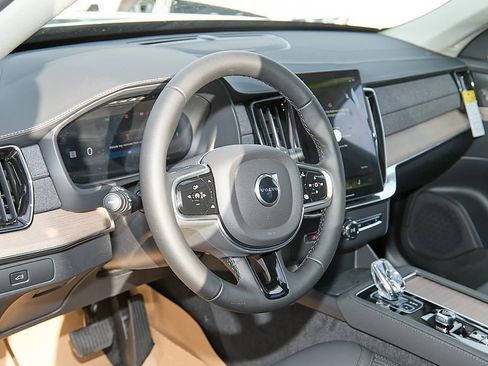 New 2026 Volvo XC90 B6 Plus w/ Protection Package Premier image 13