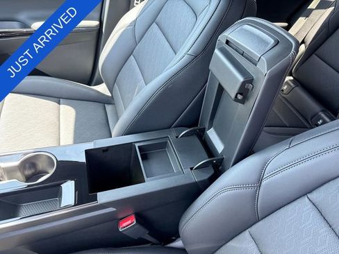 New 2026 Chevrolet Equinox LT w/ Convenience Package II FWD image 21