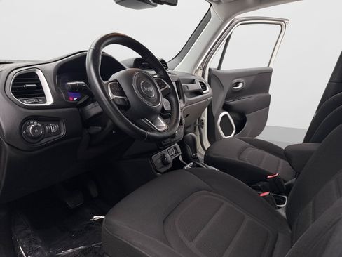 Used 2019 Jeep Renegade Latitude w/ Cold Weather Group AWD/4WD image 12