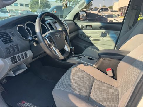 Used 2015 Toyota Tacoma PreRunner w/ SR5 Package RWD image 7
