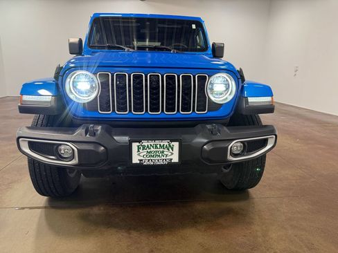 Used 2024 Jeep Wrangler Unlimited Sahara w/ Technology Group AWD/4WD image 39