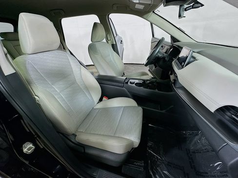 Used 2023 Nissan Rogue SV AWD/4WD image 12