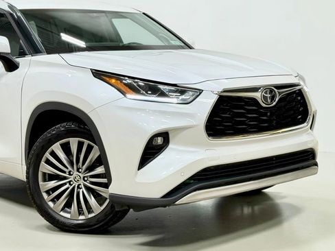Used 2022 Toyota Highlander Limited image 5