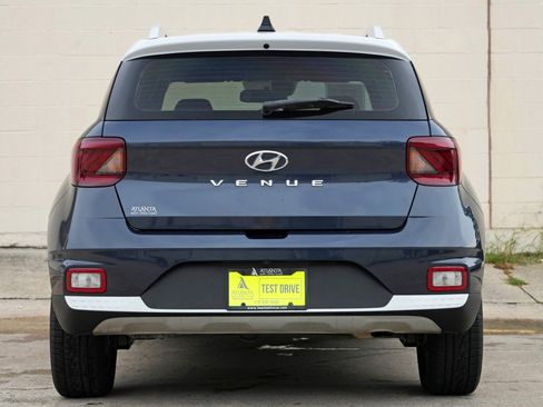 Used 2022 Hyundai Venue Limited FWD image 10