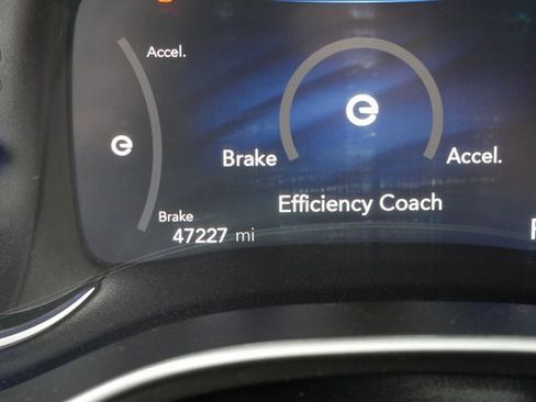 Used 2021 Chrysler Pacifica Touring-L image 20