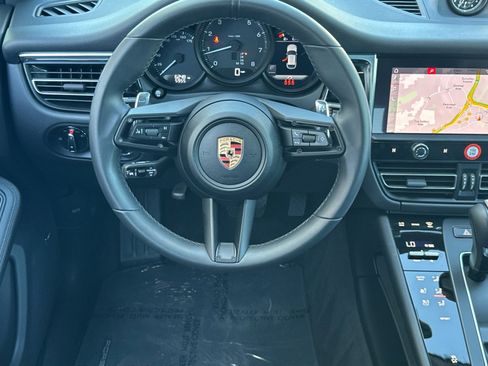 Certified 2025 Porsche Macan image 14