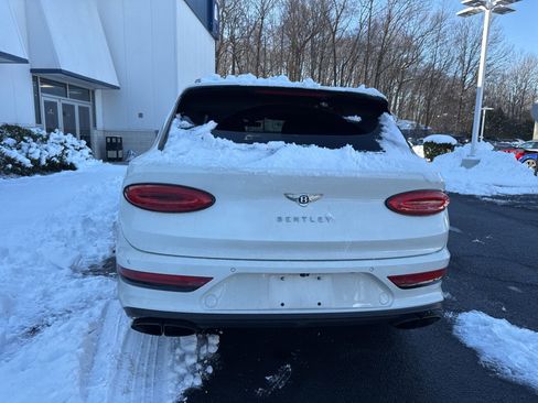 Certified 2023 Bentley Bentayga Extended Wheelbase image 3