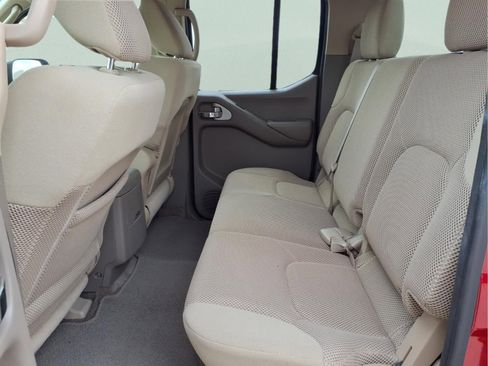 Used 2010 Nissan Frontier SE image 16