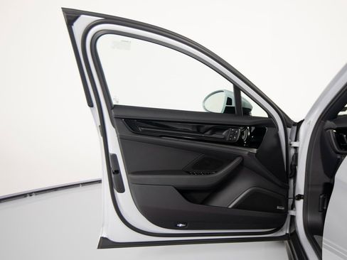 Certified 2025 Porsche Panamera 4 image 19