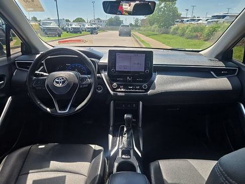 Used 2022 Toyota Corolla Cross XLE AWD/4WD image 5