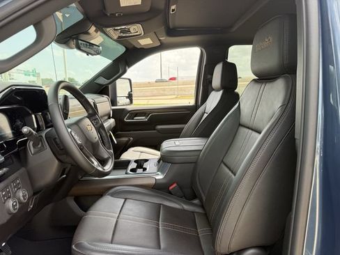 Used 2026 Chevrolet Silverado 2500 High Country w/ Technology Package AWD/4WD image 27