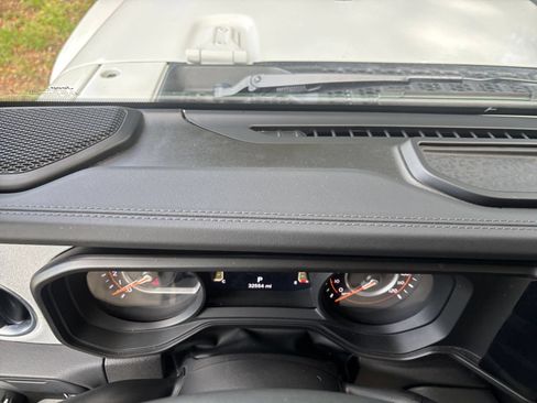 Used 2025 Jeep Wrangler Unlimited Sahara AWD/4WD image 35