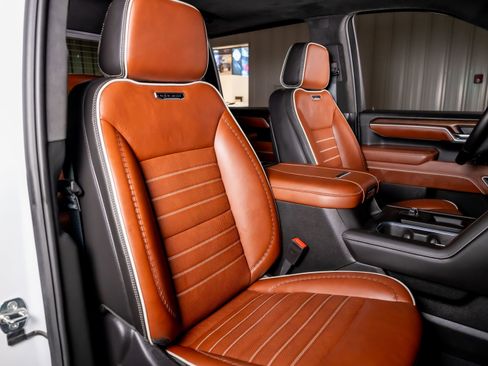 Used 2025 GMC Sierra 3500 Denali Ultimate image 29