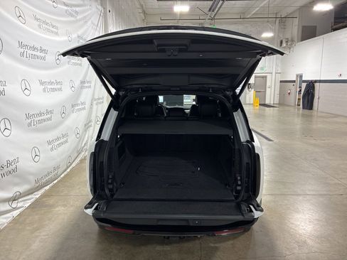 Used 2025 Land Rover Range Rover SE AWD/4WD image 6