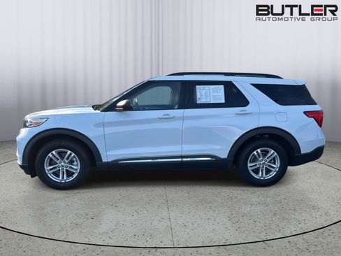 Used 2021 Ford Explorer XLT image 3