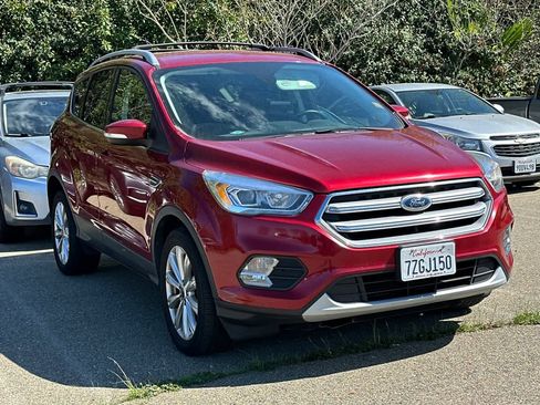 Used 2017 Ford Escape Titanium image 3