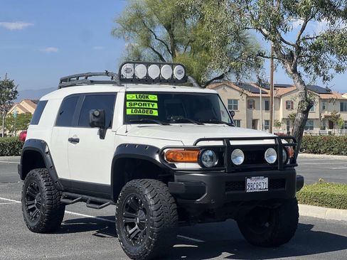 Used 2008 Toyota FJ Cruiser 4WD image 2