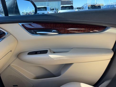 Used 2019 Cadillac XT5 Luxury FWD image 16