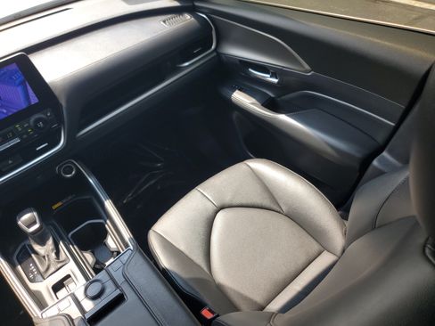 Certified 2024 Toyota Grand Highlander AWD image 17