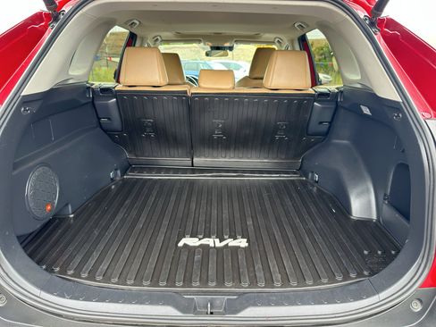 Used 2020 Toyota RAV4 XLE Premium AWD/4WD image 11