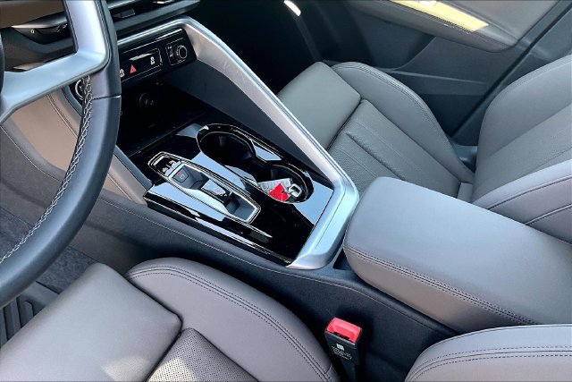 Used 2025 Audi Q5 Premium Plus w/ Premium Plus AWD/4WD image 14