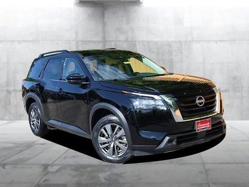Certified 2025 Nissan Pathfinder SV FWD image 2