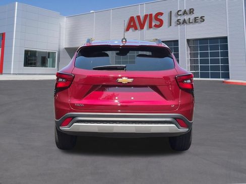 Used 2025 Chevrolet Trax LT w/ LT Convenience Package FWD image 7