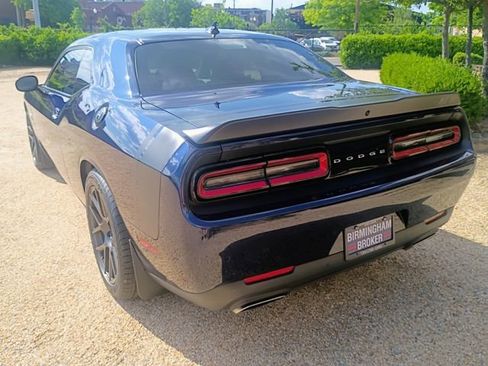 Used 2017 Dodge Challenger R/T Scat Pack w/ Leather Interior Group RWD image 10