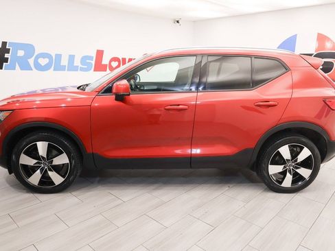 Used 2019 Volvo XC40 T4 Momentum FWD image 2