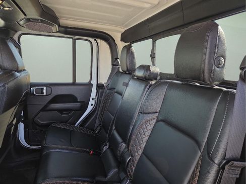 Used 2023 Jeep Gladiator Overland image 9