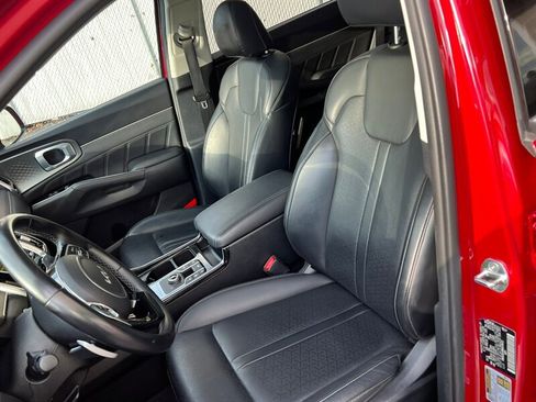 Used 2022 Kia Sorento SX w/ Panoramic Sunroof Package image 18