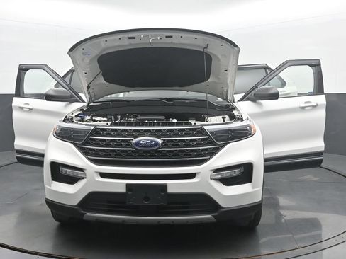 Used 2022 Ford Explorer XLT w/ Equipment Group 202A AWD/4WD image 56