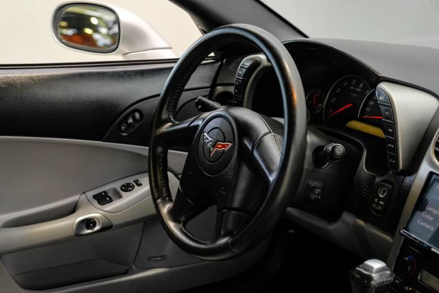 Used 2005 Chevrolet Corvette Coupe w/ Preferred Equipment Group RWD image 20