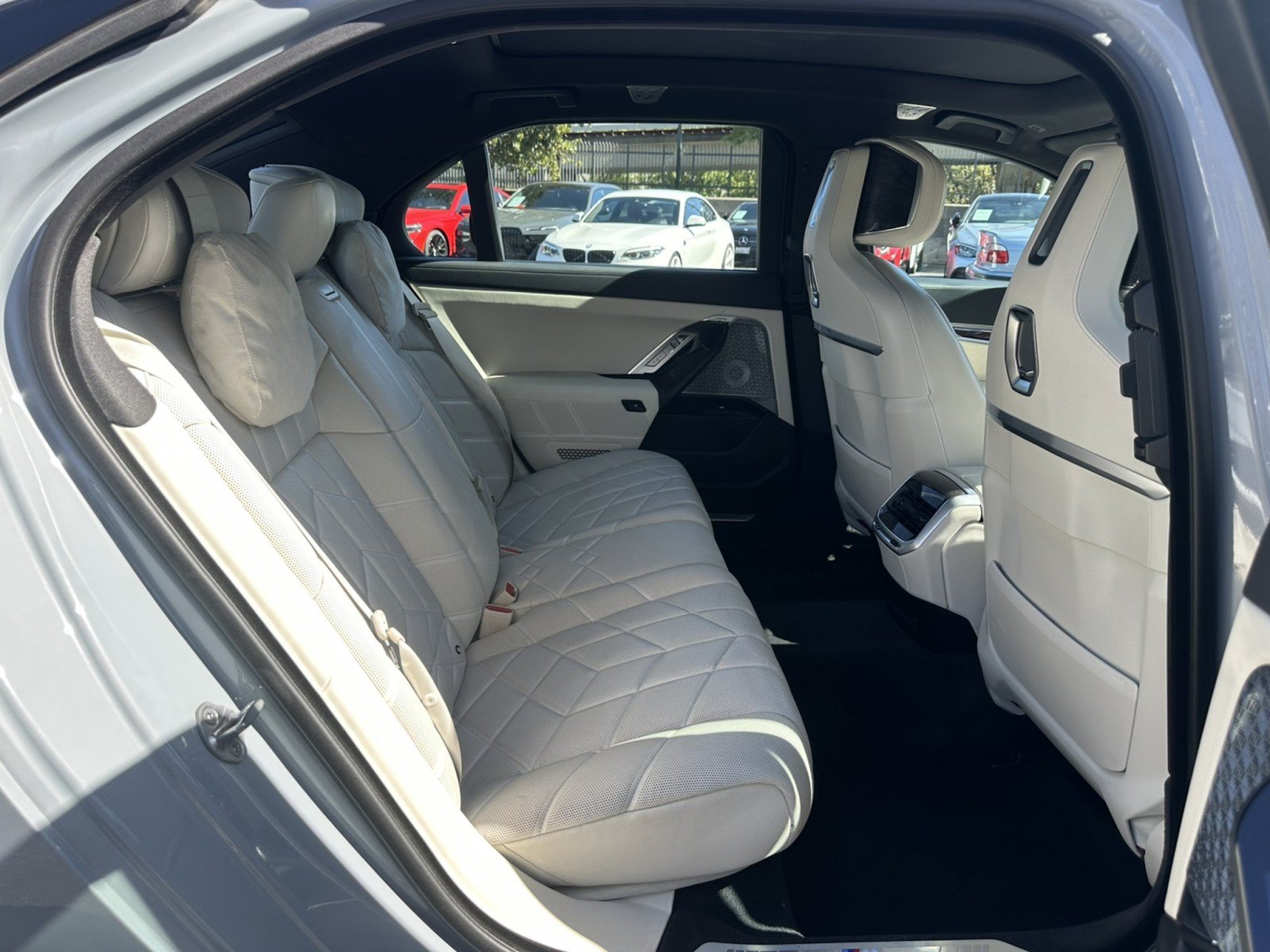 Used 2023 BMW 760i xDrive w/ Luxury Rear Seating Package AWD/4WD image 21