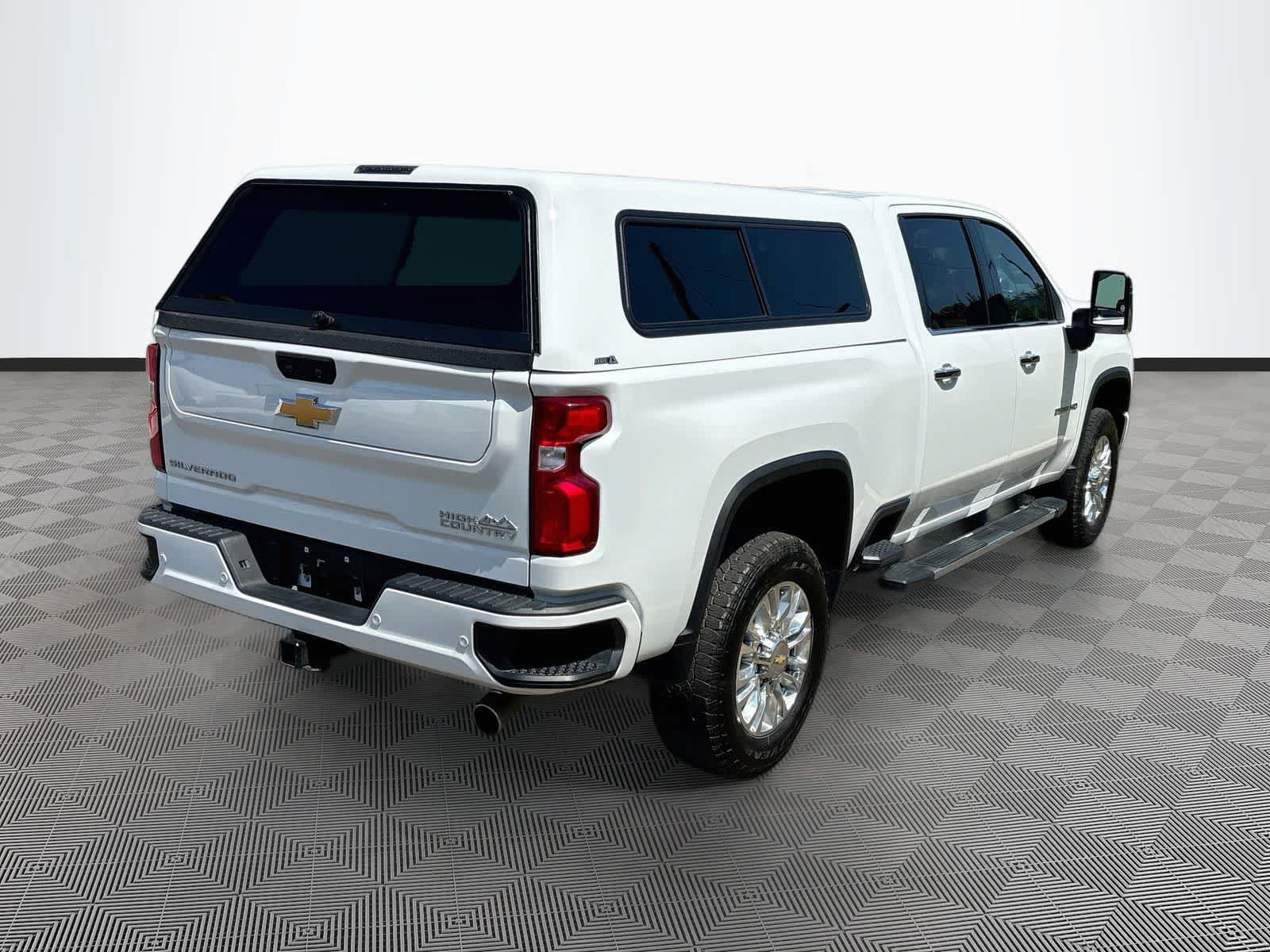 Used 2022 Chevrolet Silverado 2500 High Country w/ Safety Package II AWD/4WD image 5